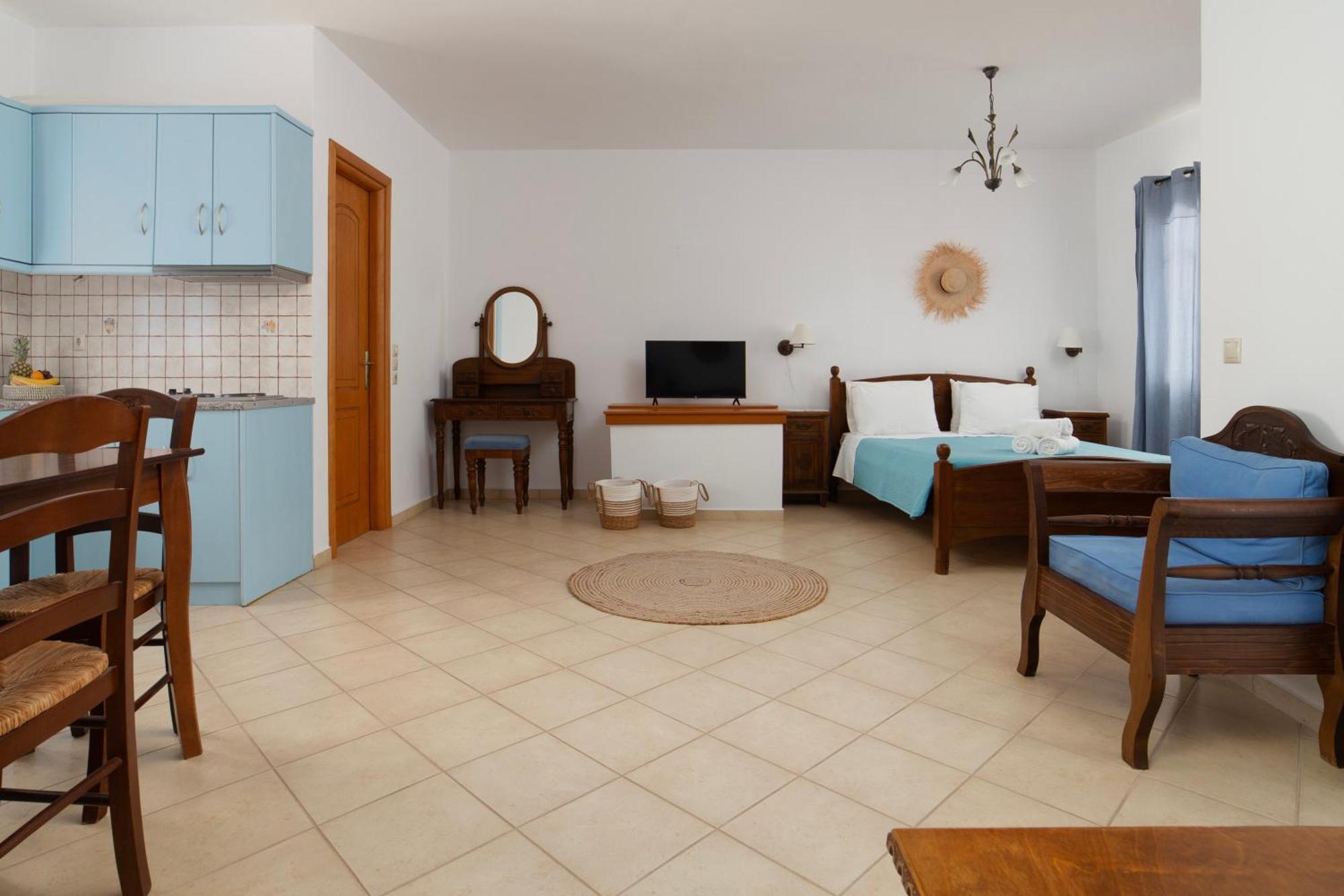 Apartment Almar Batsi (Andros)